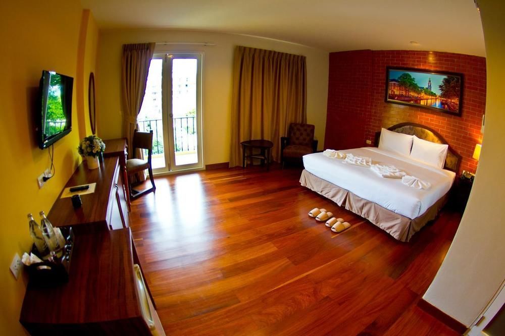 Hotel Coasta Bangsaen Si Racha Exterior foto