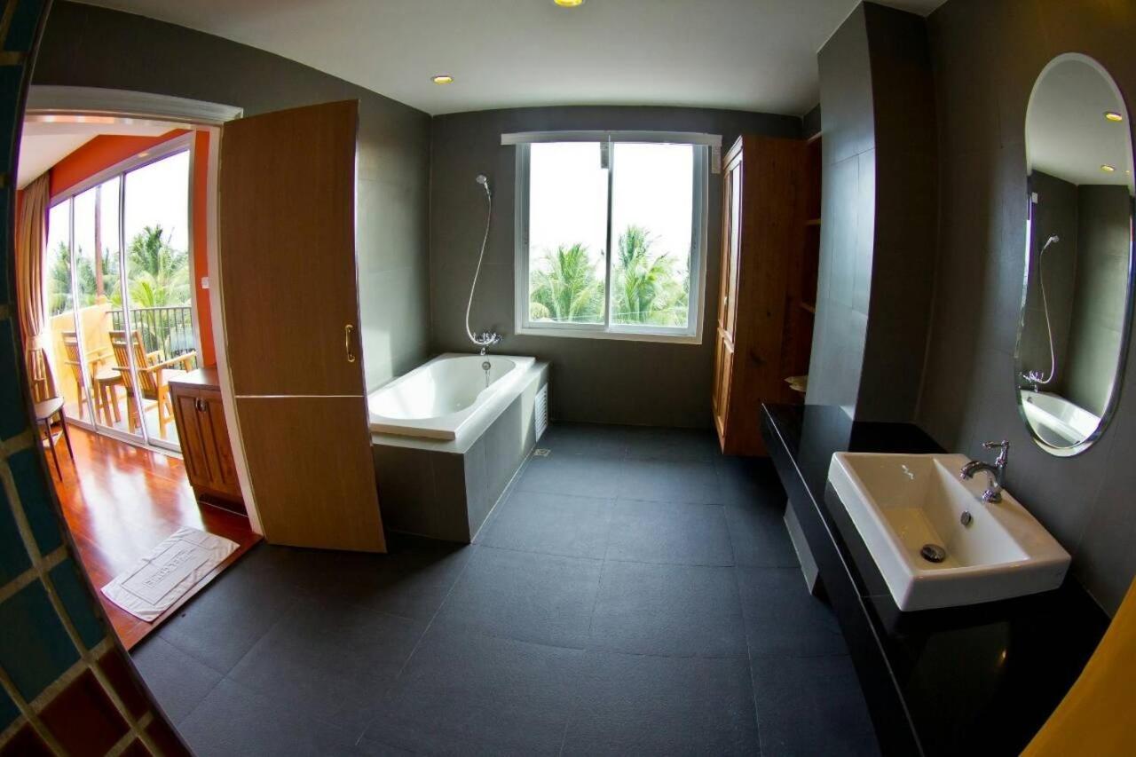 Hotel Coasta Bangsaen Si Racha Exterior foto